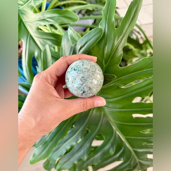 Green Kyanite sphere - Picture 4 of 6